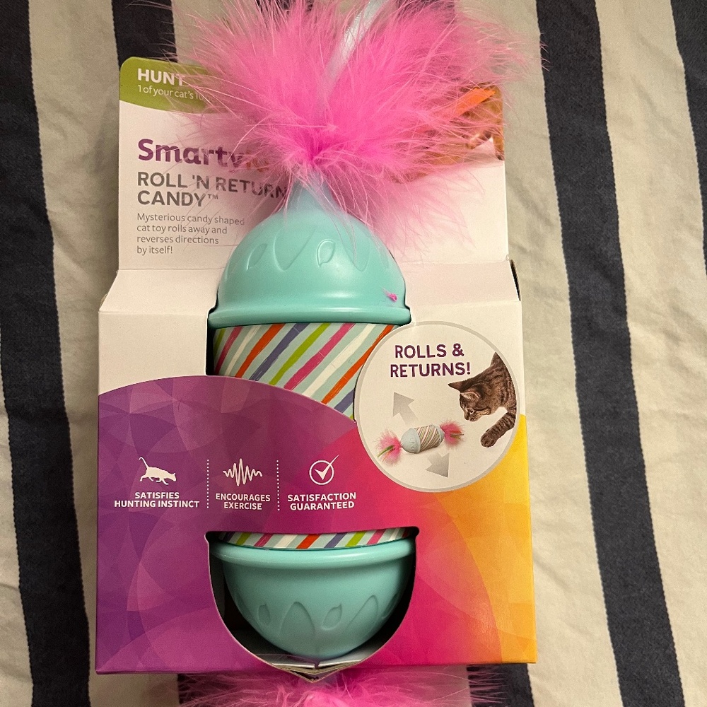 NWT SmartyKat Roll N Return Candy Mysterious Motion Cat Toy